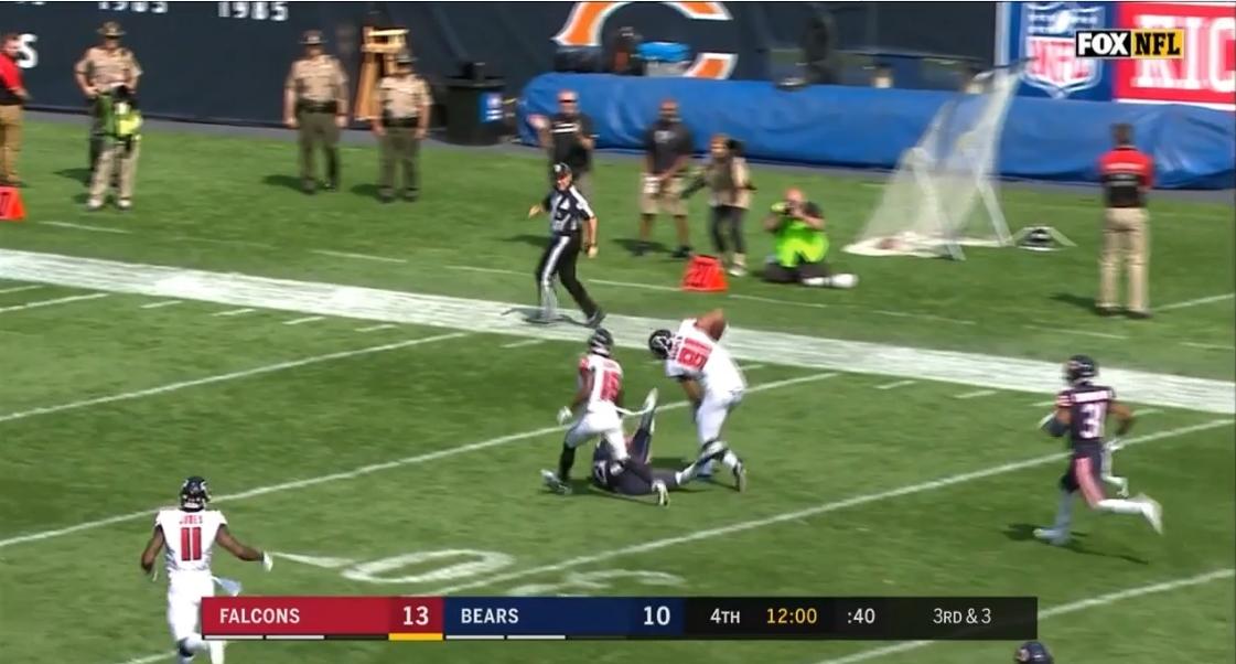 Falcons Stiff Arm Bears - HD Wallpaper 