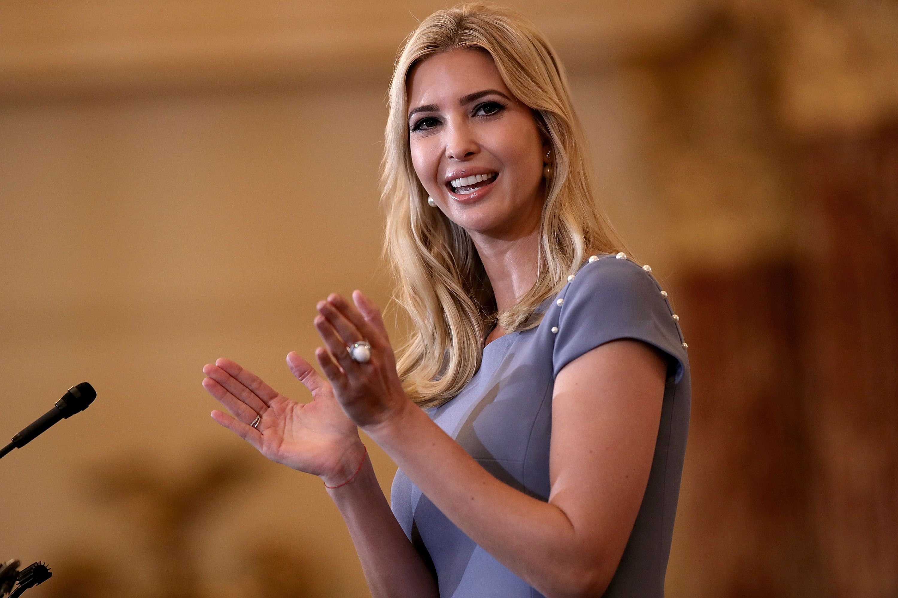 Christopher Steele Ivanka Trump - HD Wallpaper 