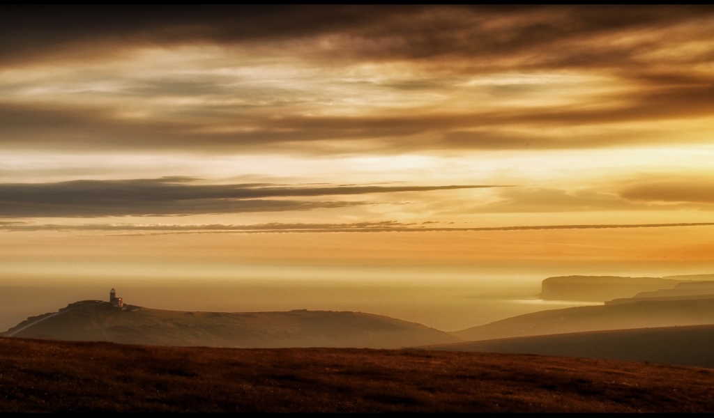 Atardecer En El Mar Con Neblina - HD Wallpaper 