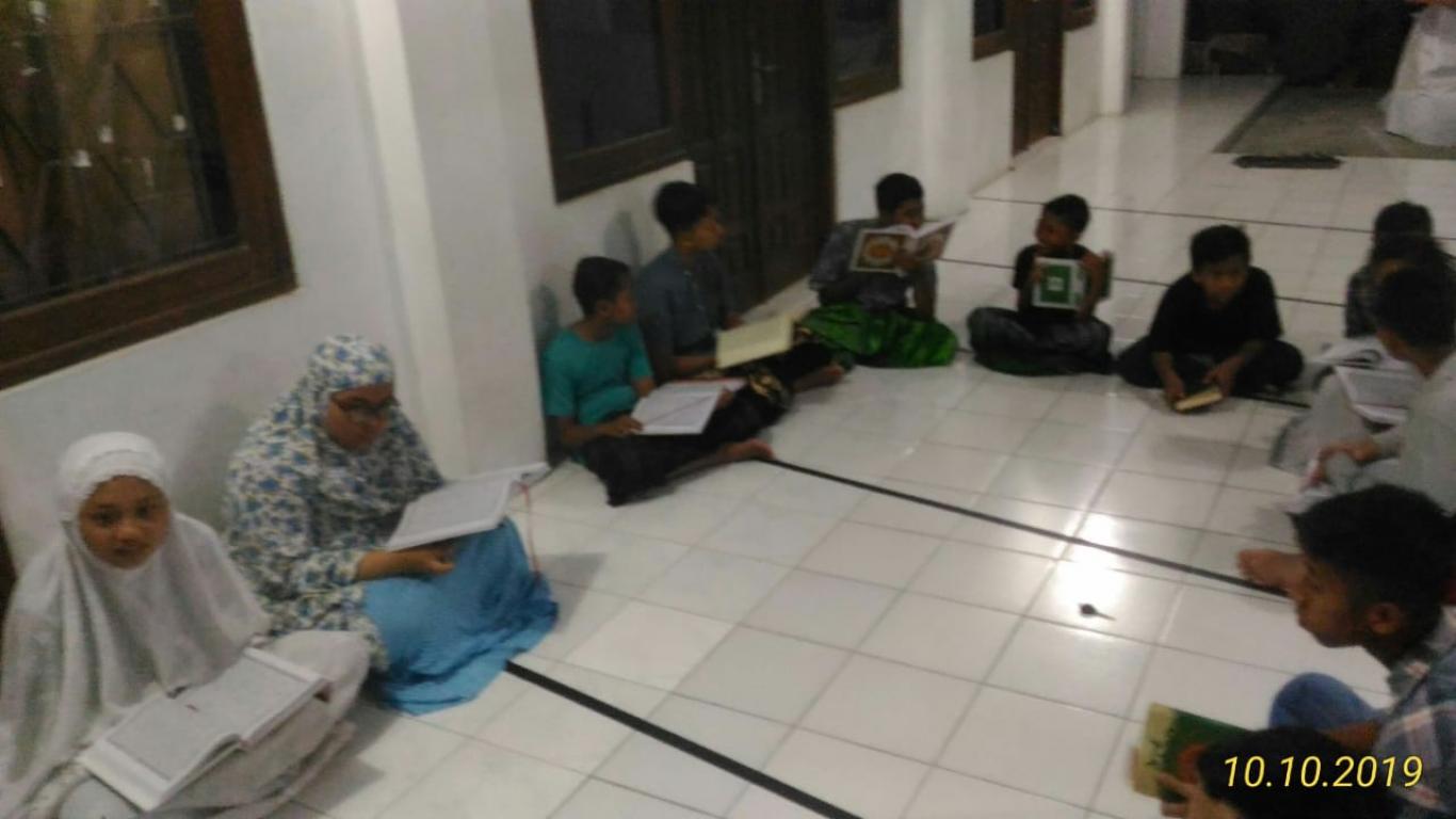 Sitting - HD Wallpaper 