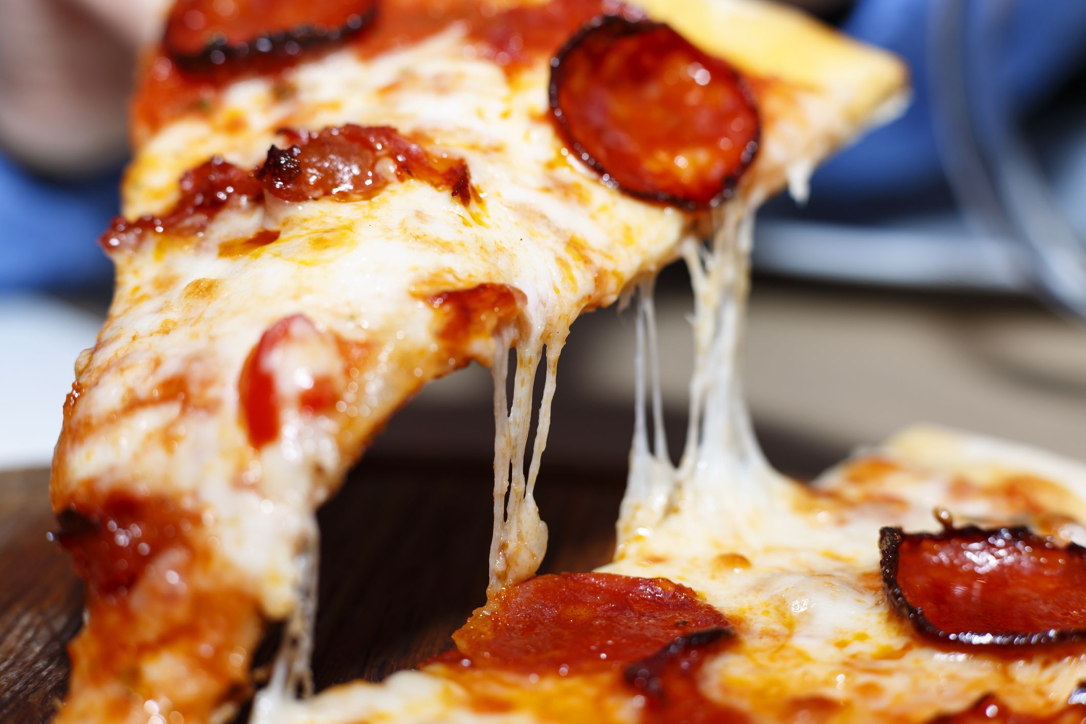 Pizza Stock Getty - Prince Andrew Eating Pizza - HD Wallpaper 