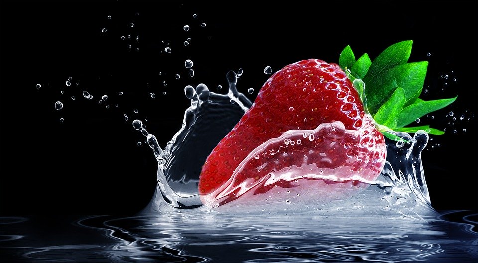 Strawberry With Water Drops - HD Wallpaper 