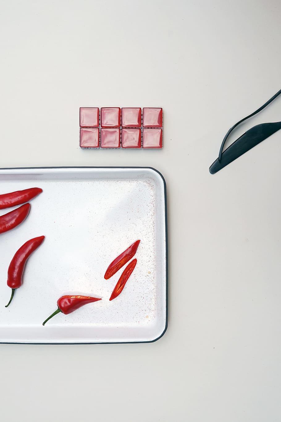 Sliced Chili On Plate, Food, Pepper, Tile, Texture, - Spice - HD Wallpaper 