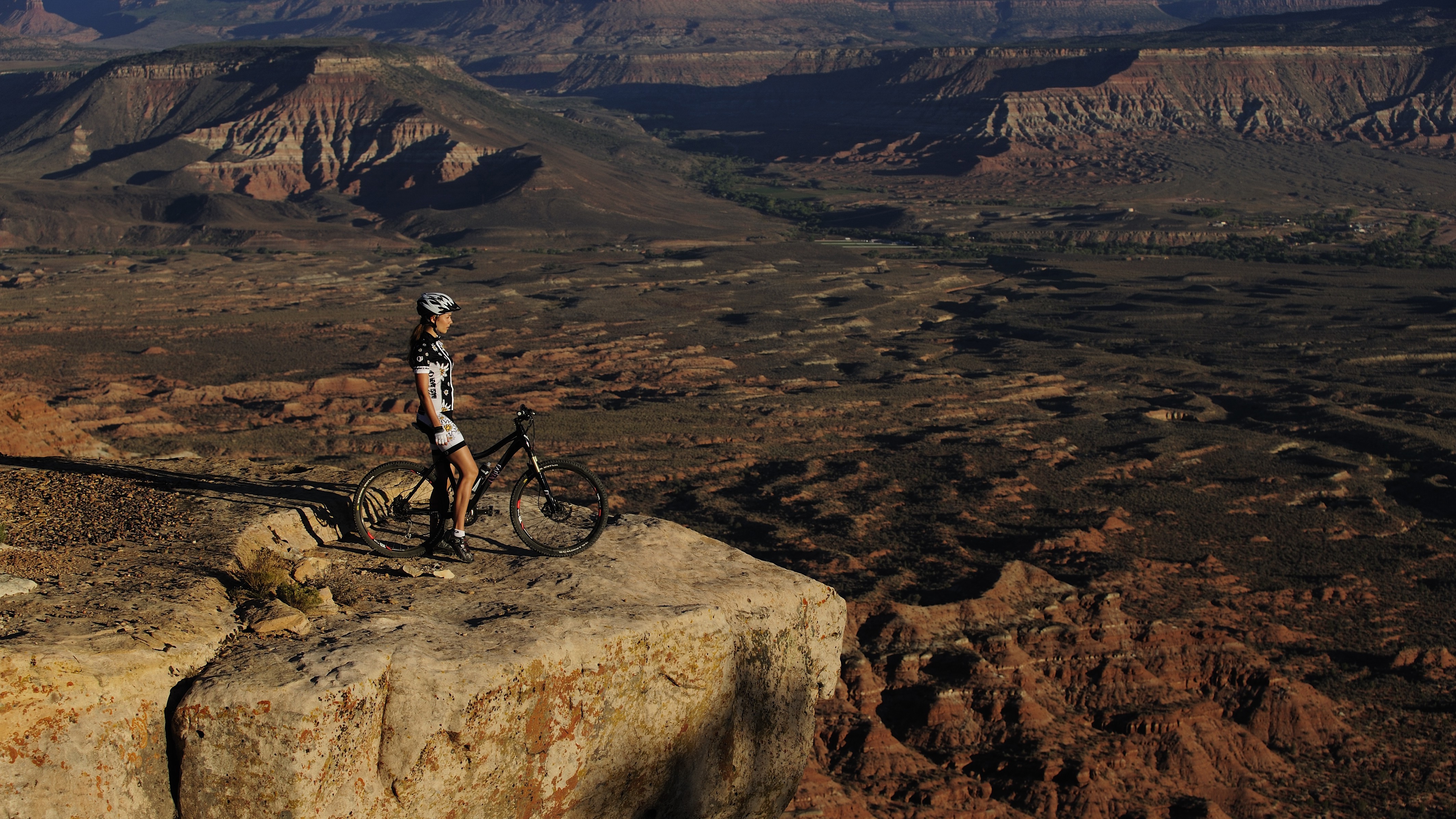 Canyon Bikes - HD Wallpaper 