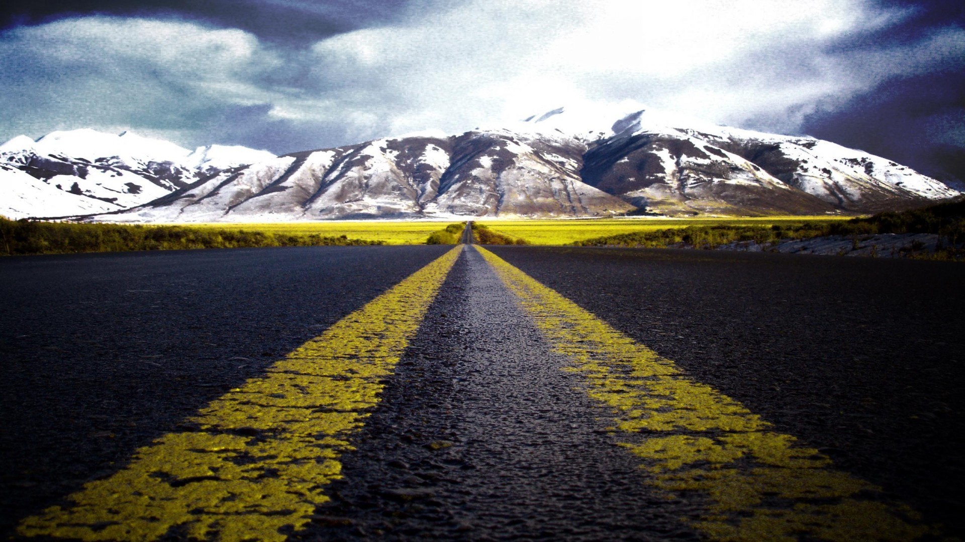 Mountain & Road Bike Wallpapers 
 Data-src - Mountain In The Roadway Hd - HD Wallpaper 