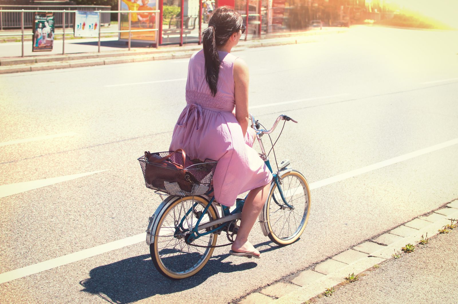 Woman Person Road Female Bike Wallpaper - Girl With Dress Riding Bike - HD Wallpaper 