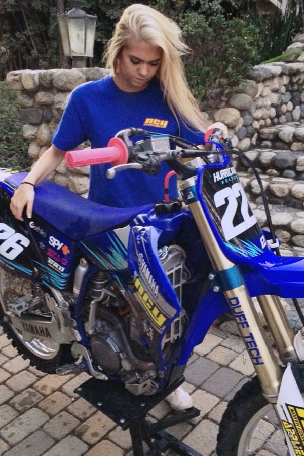 Dirt Bike Girls Wallpaper-l744jry - Girl On Dirt Bike - HD Wallpaper 