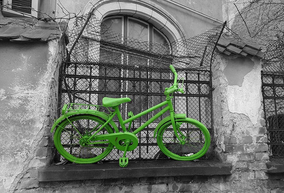 Green Commuter Bicycle Stuck On Fence, Vintage Bike, - Bicycle - HD Wallpaper 