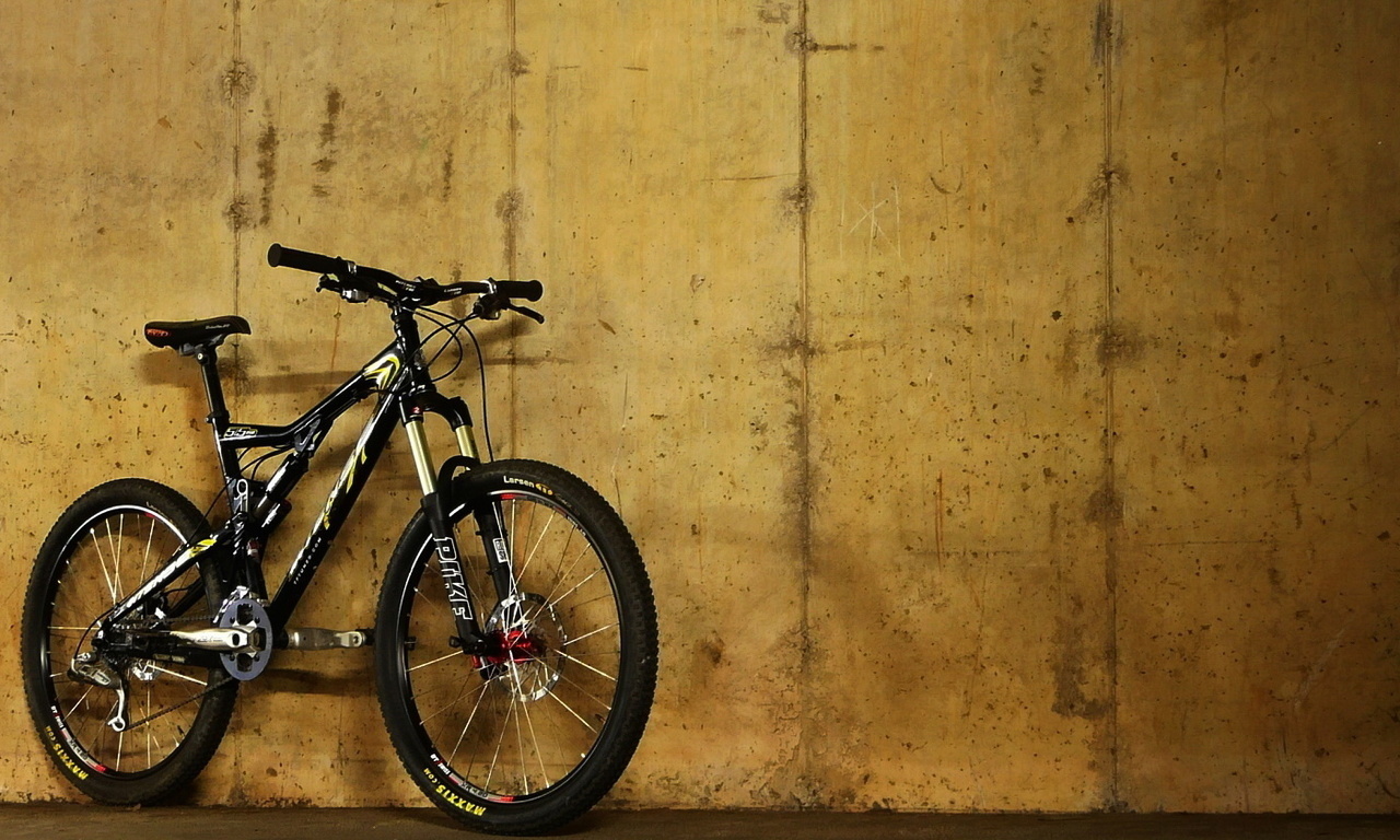 Related Pictures Mountain Bike Wallpaper Widescreen - Mountain Bike - HD Wallpaper 