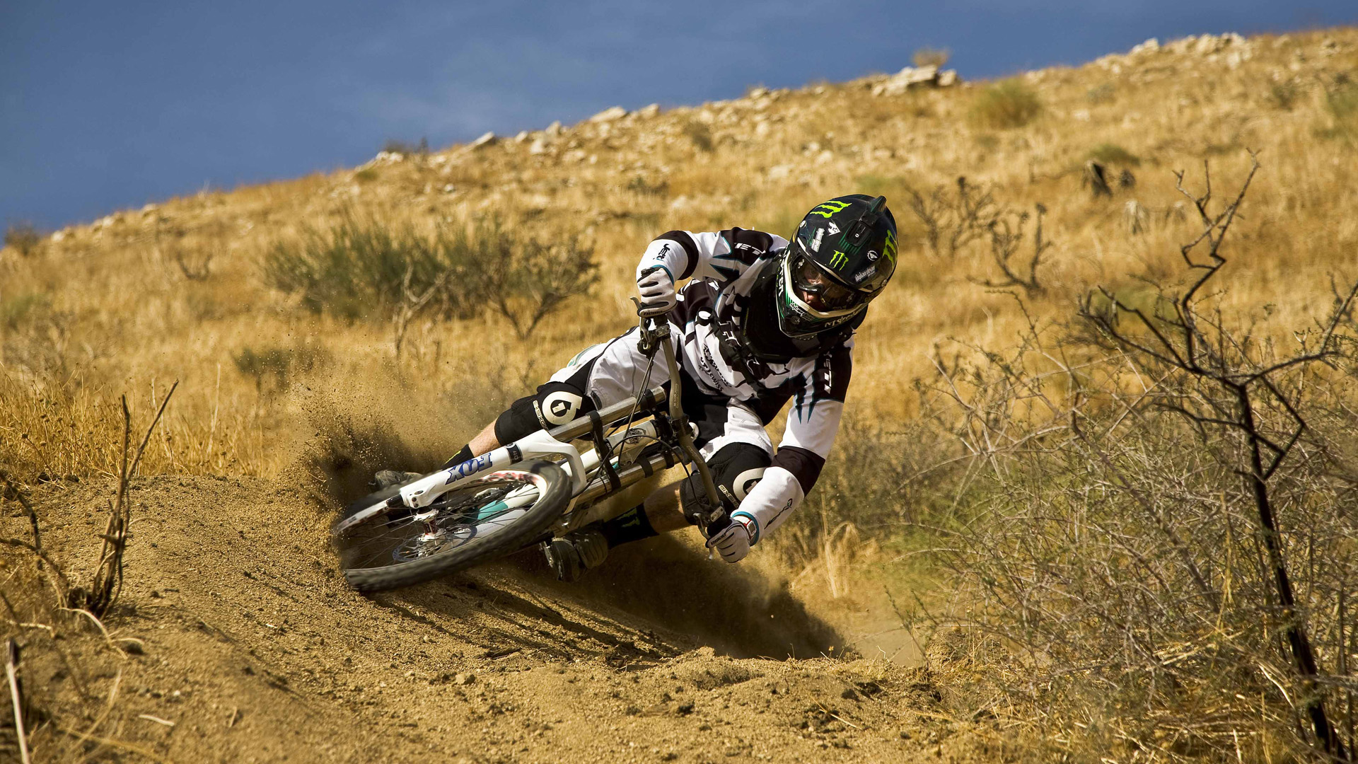 Hq Definition Wallpaper - Mtb Freeride - HD Wallpaper 