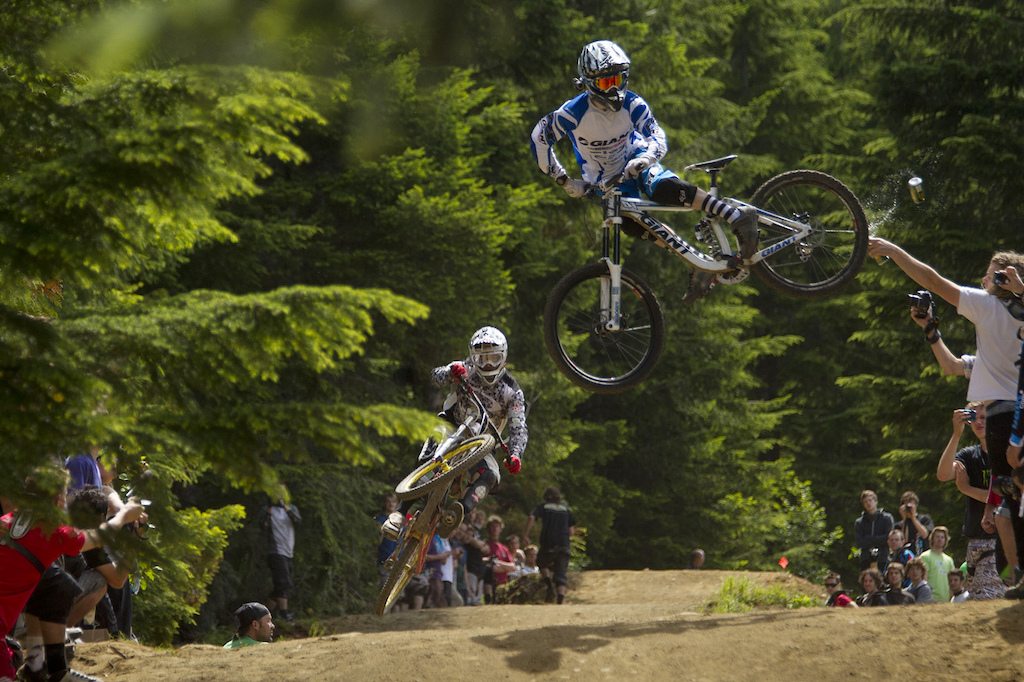 Whip Contest On Crabapple Hits, Whistler Bike Park, - Downhill Mtb Backgrounds - HD Wallpaper 