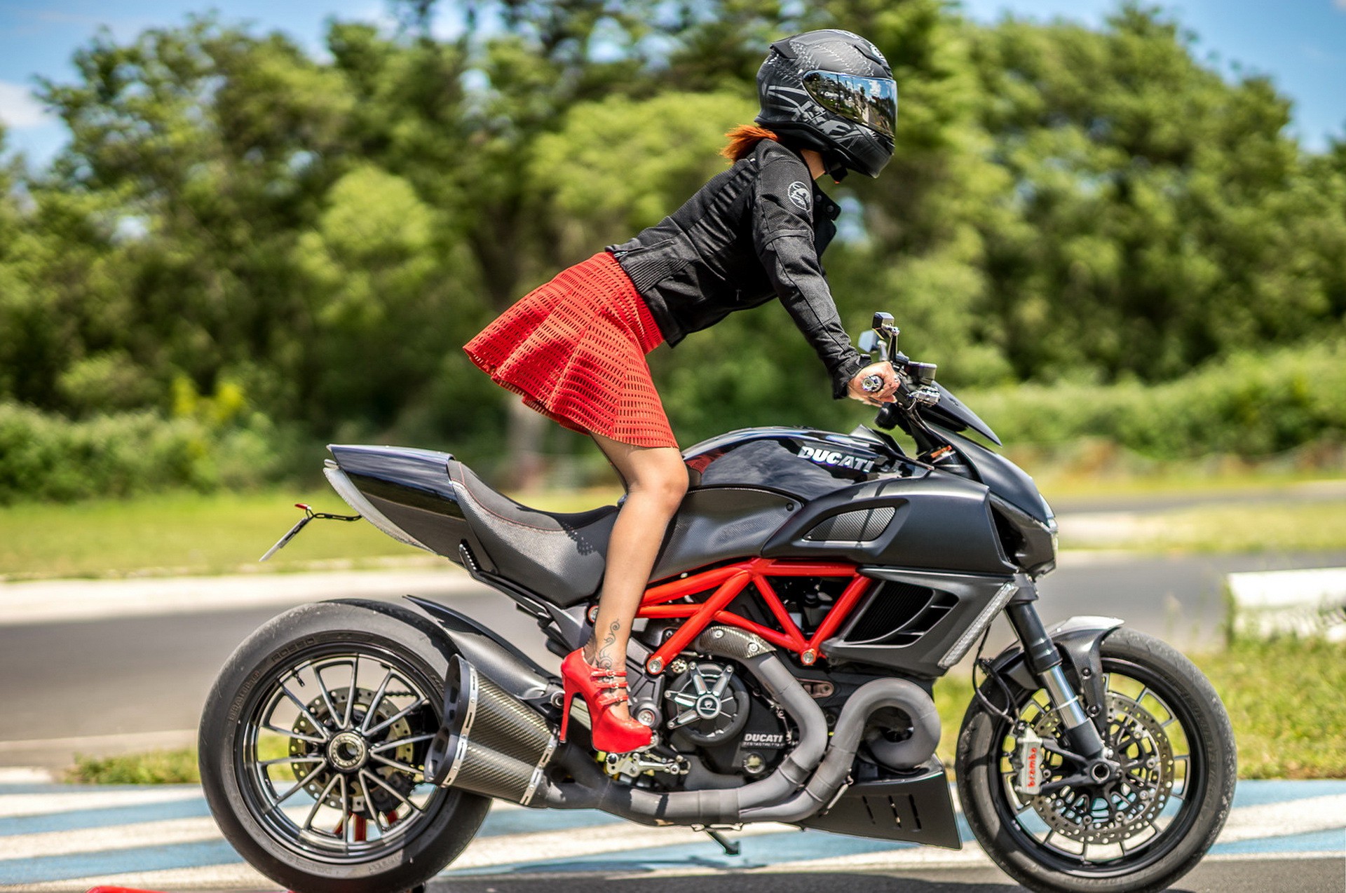 Girl On Bike, V - Ducati Diavel Vs - HD Wallpaper 