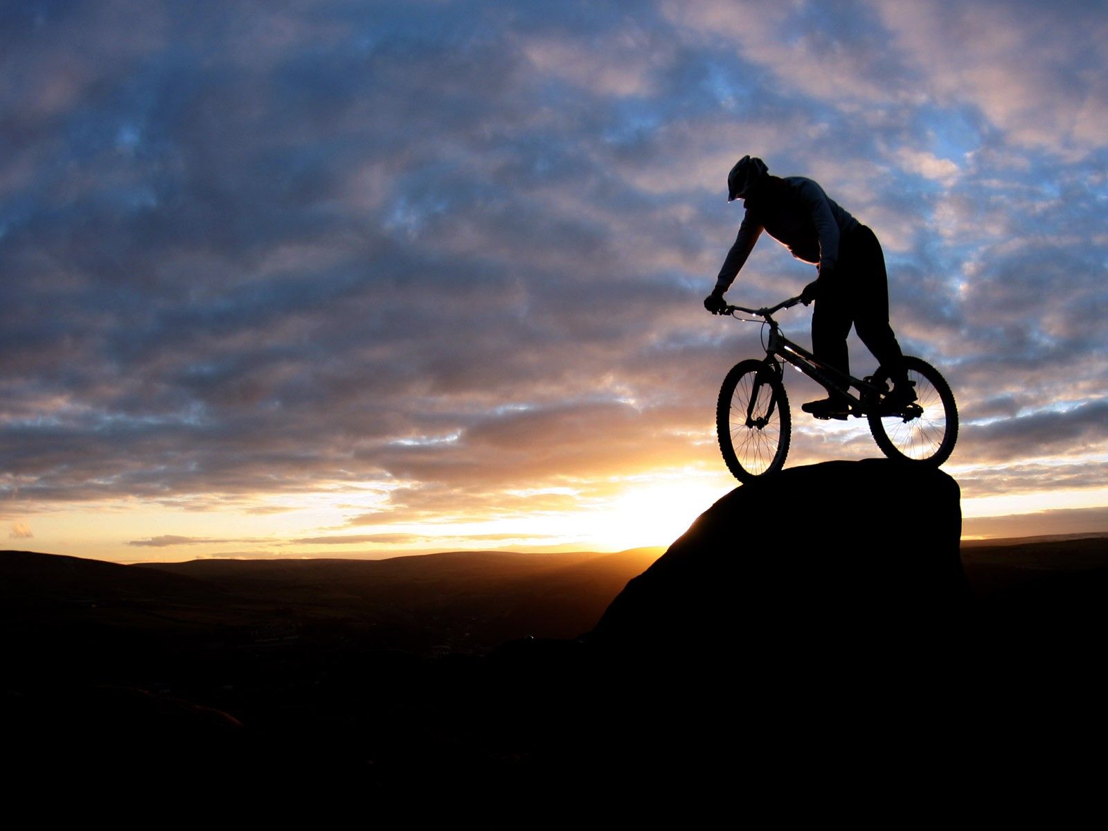 Mountain Bike Wallpapers High Resolution - High Resolution Mountain Bike - HD Wallpaper 