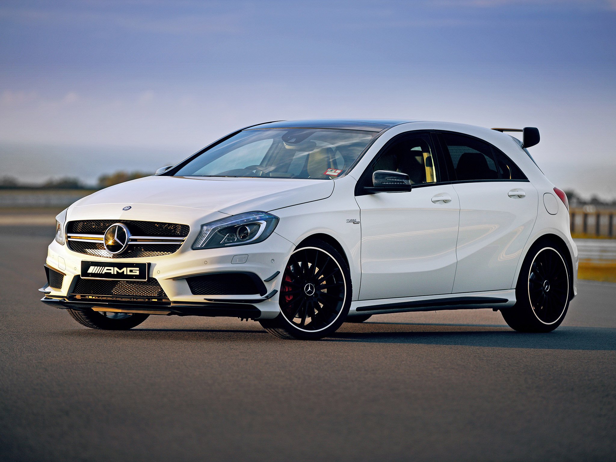 Mercedes A45 Amg - HD Wallpaper 