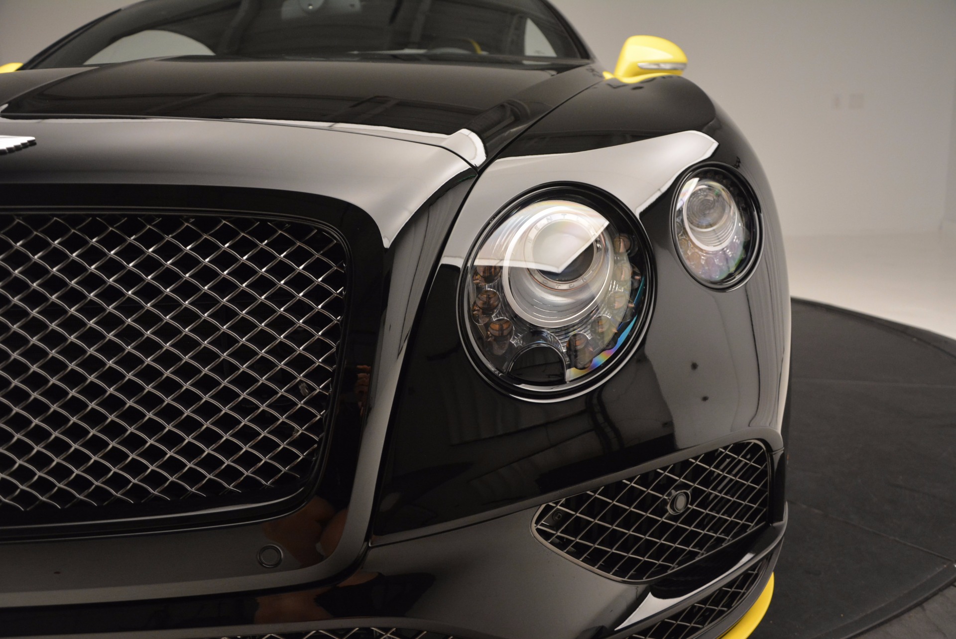 Bentley Continental Gt Black Headlight - 1920x1283 Wallpaper - teahub.io