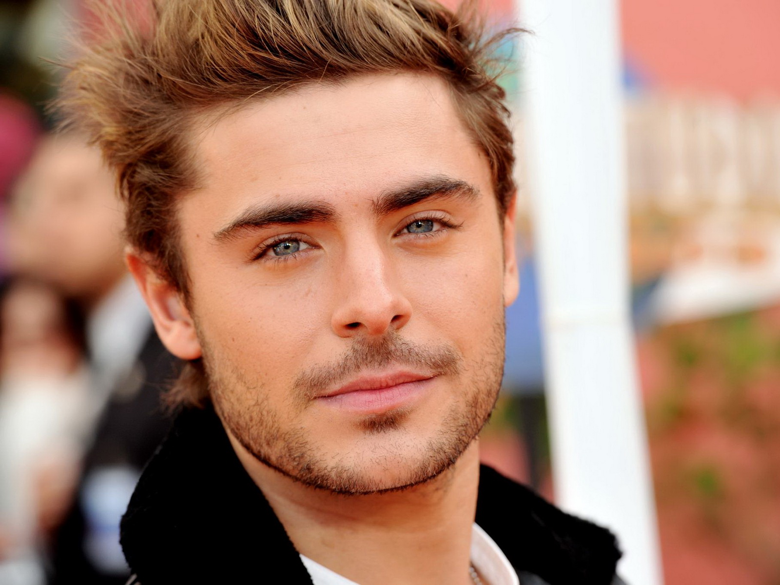 Nice Zac Efron Pictures - Zac Efron - HD Wallpaper 