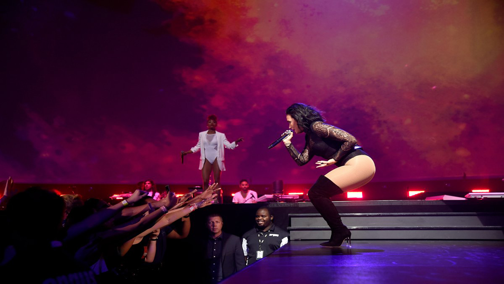 Demi Lovato Concert Hd Wallpaper - Demi Lovato - HD Wallpaper 