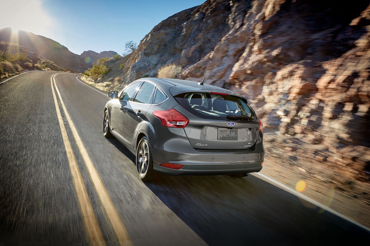 Ford Focus 2017 Full Hd Back Side Wallpaper - Ford Focus Hatch 2016 - HD Wallpaper 