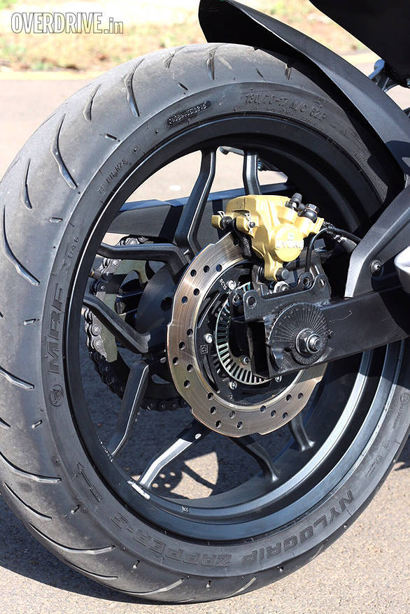 Bajaj Pulsar Rs 200 - Pulsar Rs 200 Tyre Size - HD Wallpaper 
