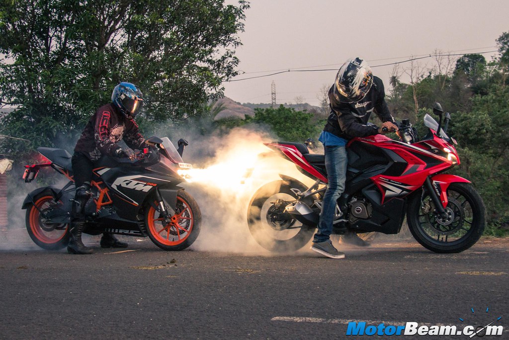 Pulsar Rs Vs Ktm Rc 200 - HD Wallpaper 