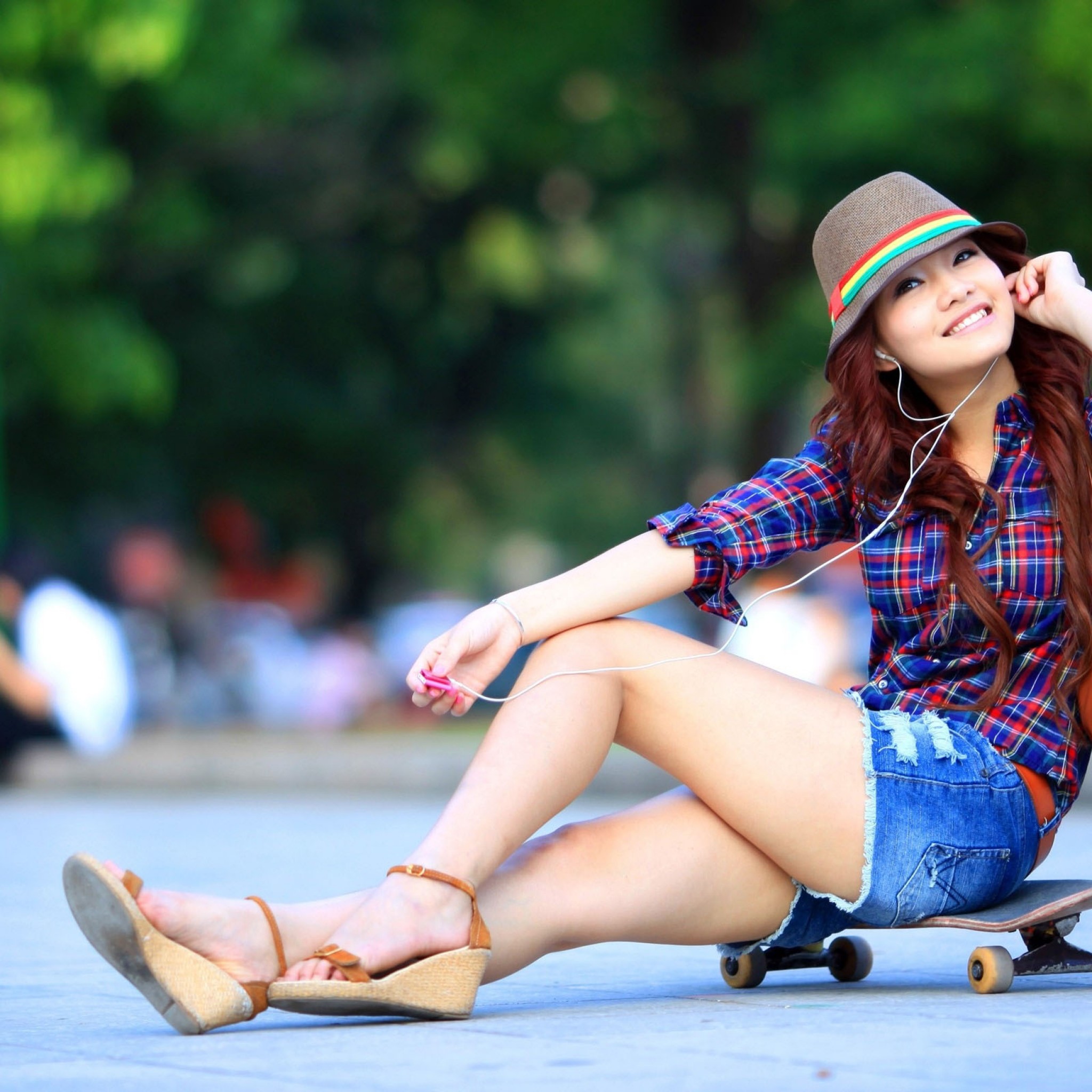 Beautiful Girl Listening A Song - HD Wallpaper 