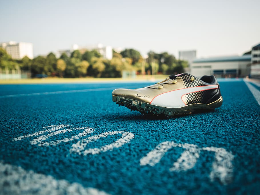 spike shoes for sprinter