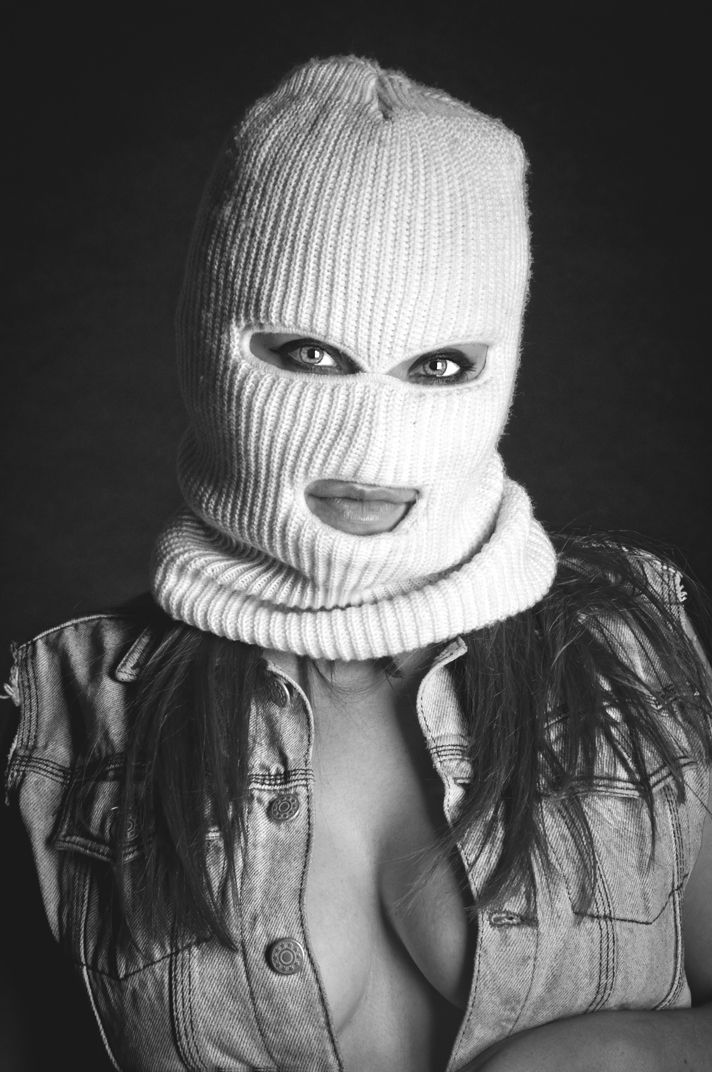 Chicks In Ski Mask - HD Wallpaper 