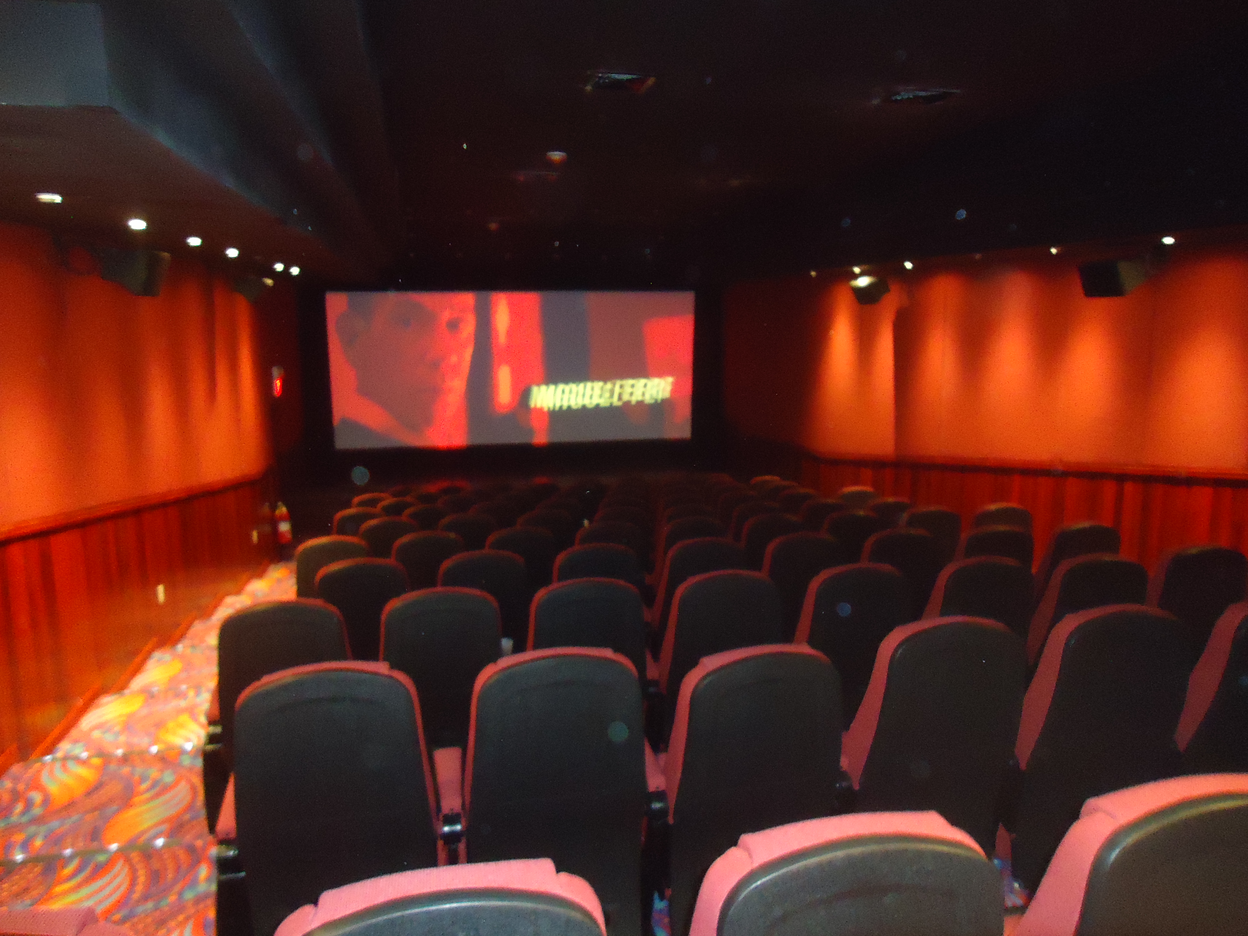 Red Box Movie Theater - HD Wallpaper 
