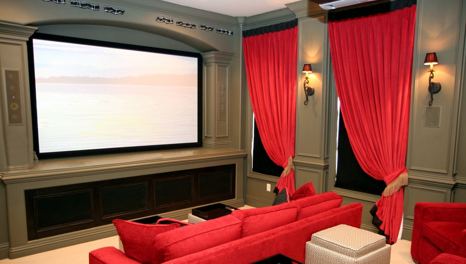 Wallpaper Room, Movie Theater, Sofa, Screen, Style, - Red Curtain Movie Room - HD Wallpaper 