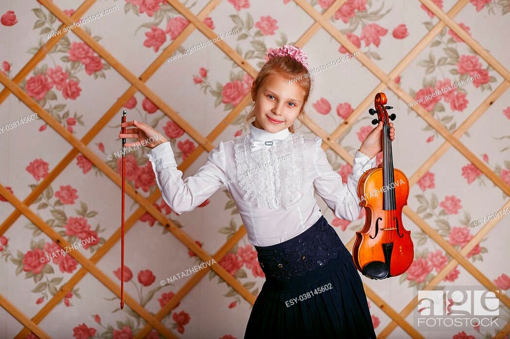 Beautiful Gifted Little Girl Playing On Violin Against - Violinist Little Girl - HD Wallpaper 