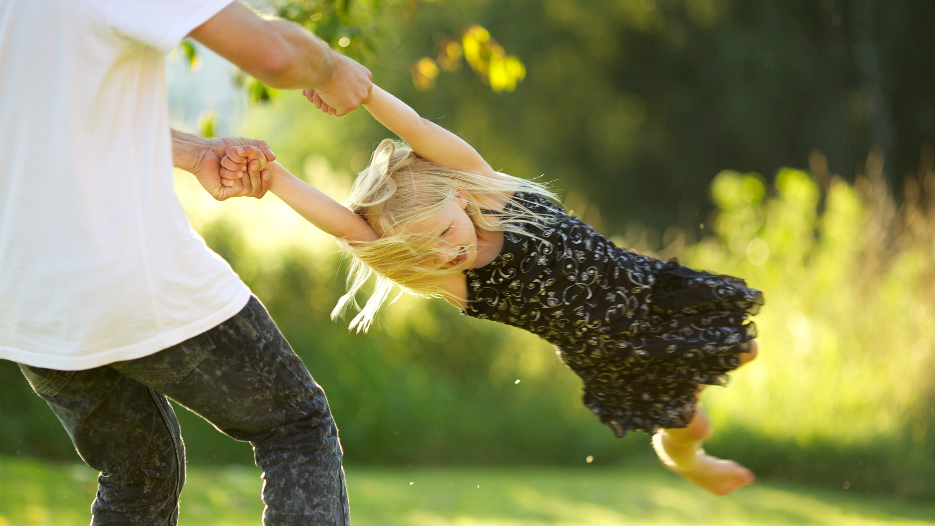 Beautiful Cute Child Baby Playing With Her Father Photo - Fathers Day In 2019 Telugu - HD Wallpaper 
