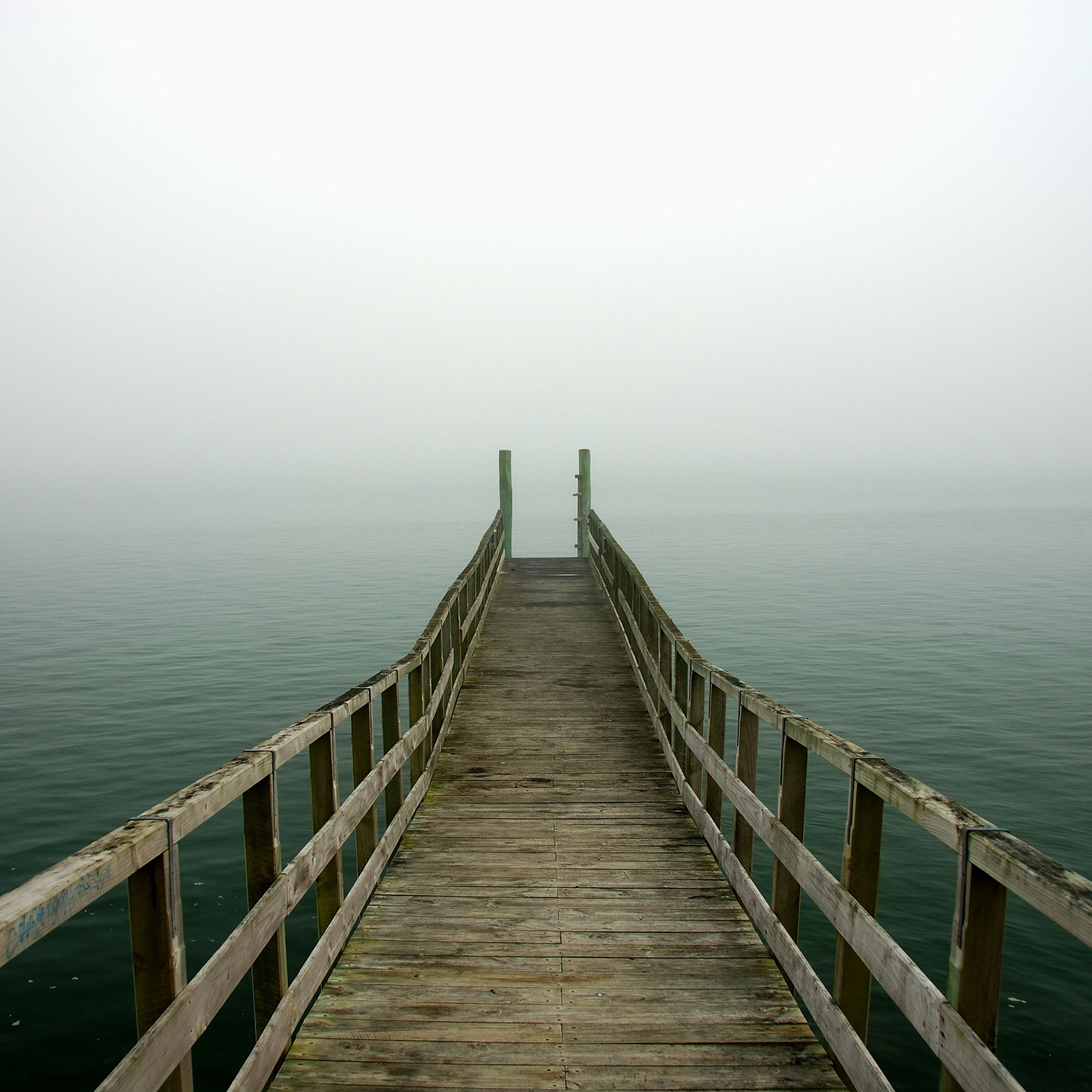Misty Morning Dock Ipad Wallpaper - Misty Morning - HD Wallpaper 