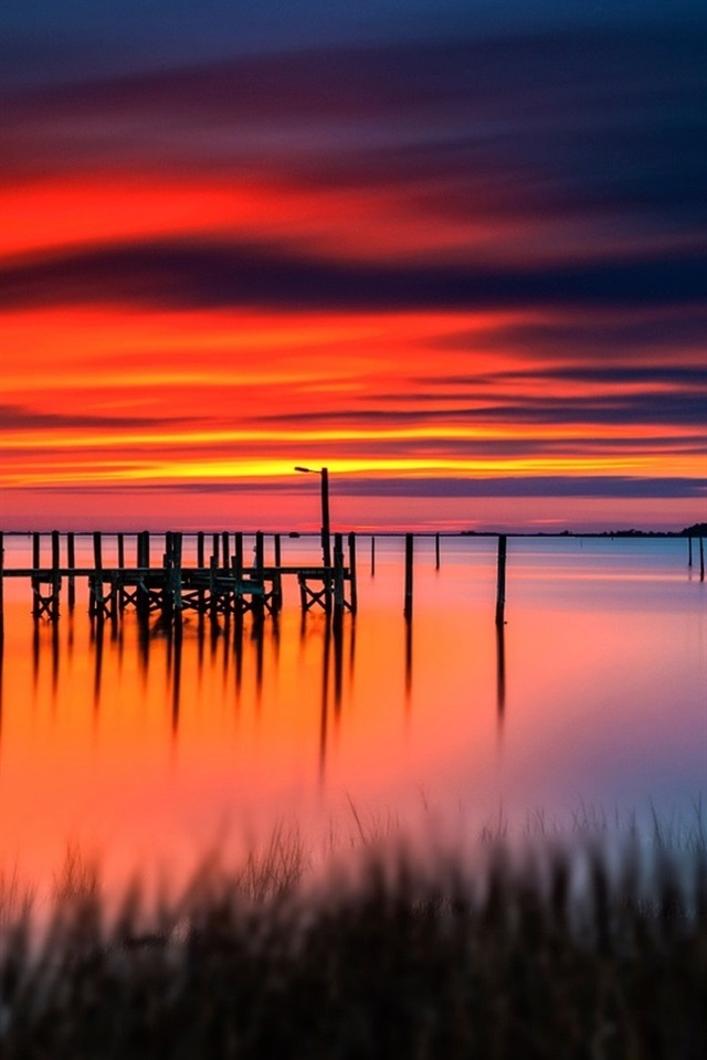 Iphone Wallpaper Sunset, Red Sky, Water, Boat, Dock - Reflection - HD Wallpaper 