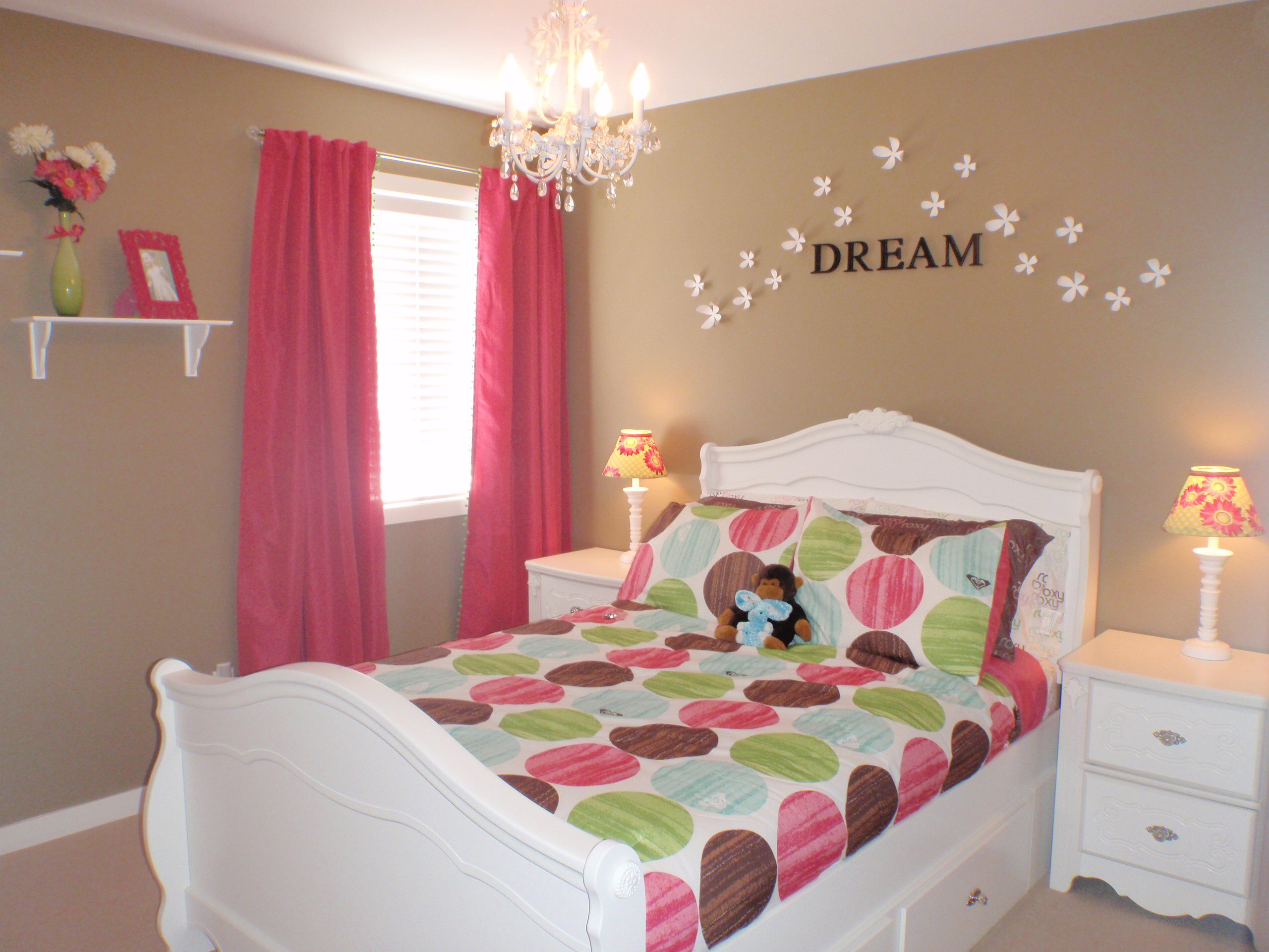 Vs Pink Wallpapers Wallpaper Hot For Bedroom Baby Nursery - Girls Room Cream Walls - HD Wallpaper 