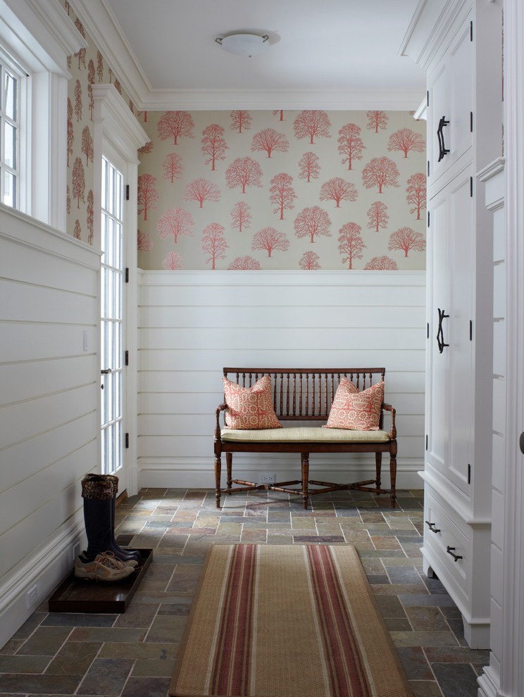 New York White Damask Wallpaper With Traditional Entry - Studio Couch - HD Wallpaper 