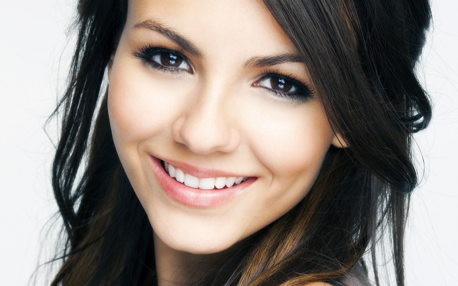 Smile Victoria Justice Hd - Stefanie Salvatore - HD Wallpaper 