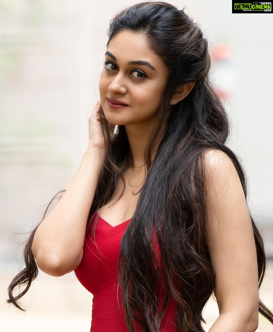 Aishwarya Arjun - HD Wallpaper 