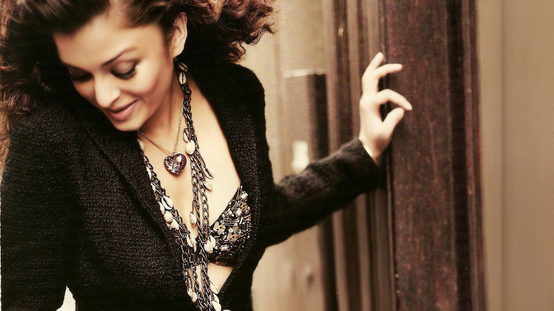 Aishwarya Rai Full Hd Wallpaper - HD Wallpaper 