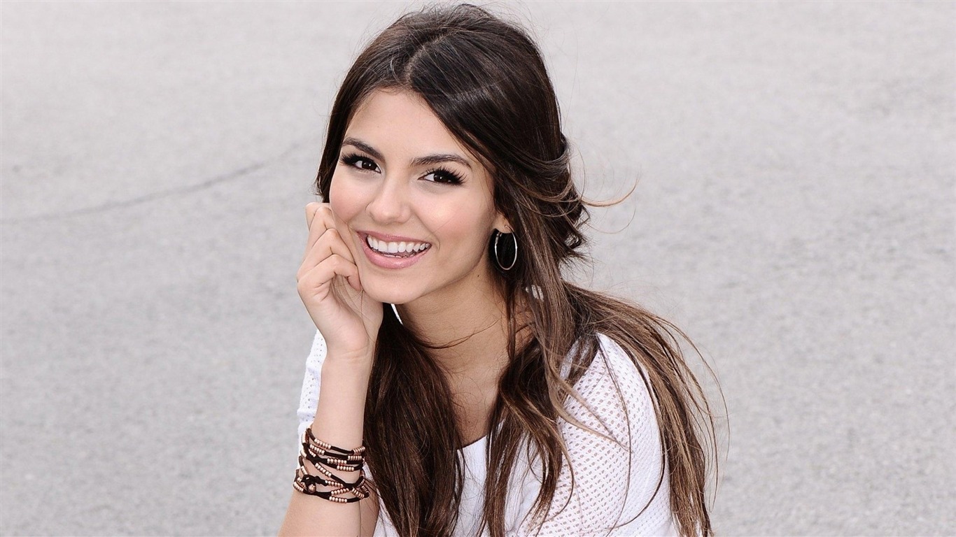 Victoria Justice Beauty Photo Hd Wallpaper - Photo Shoot - HD Wallpaper 