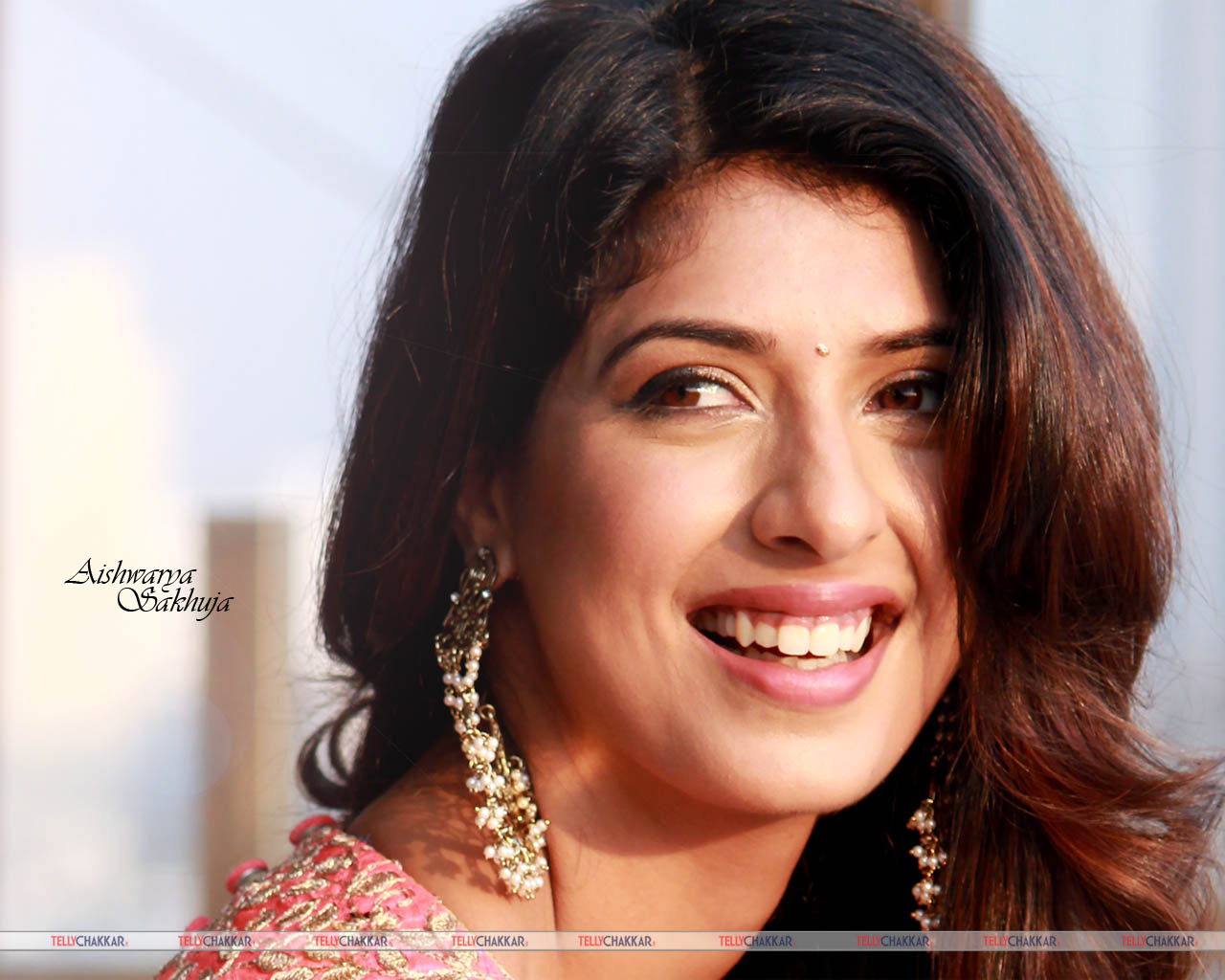 Aishwarya Tv - HD Wallpaper 