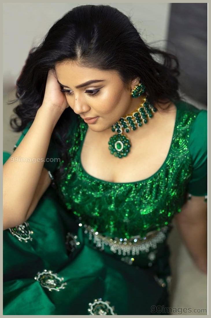 Sreemukhi - HD Wallpaper 