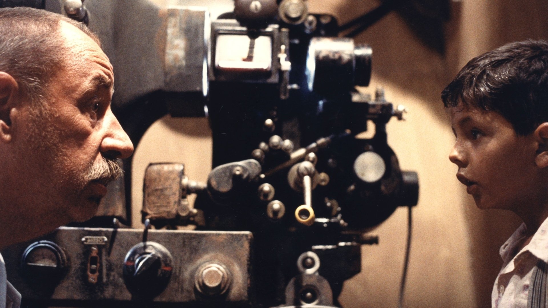 Nuovo Cinema Paradiso Gif - HD Wallpaper 