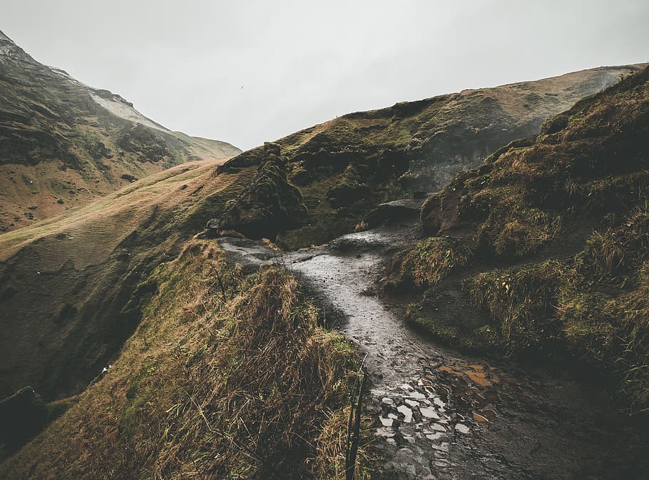 Iceland, Skógafoss, Nature, Gloomy, Travel, Cloudy, - Hill - HD Wallpaper 