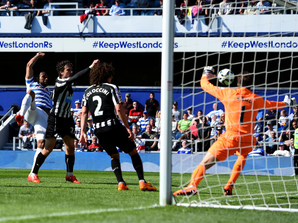 Kick Up A Soccer Ball - HD Wallpaper 