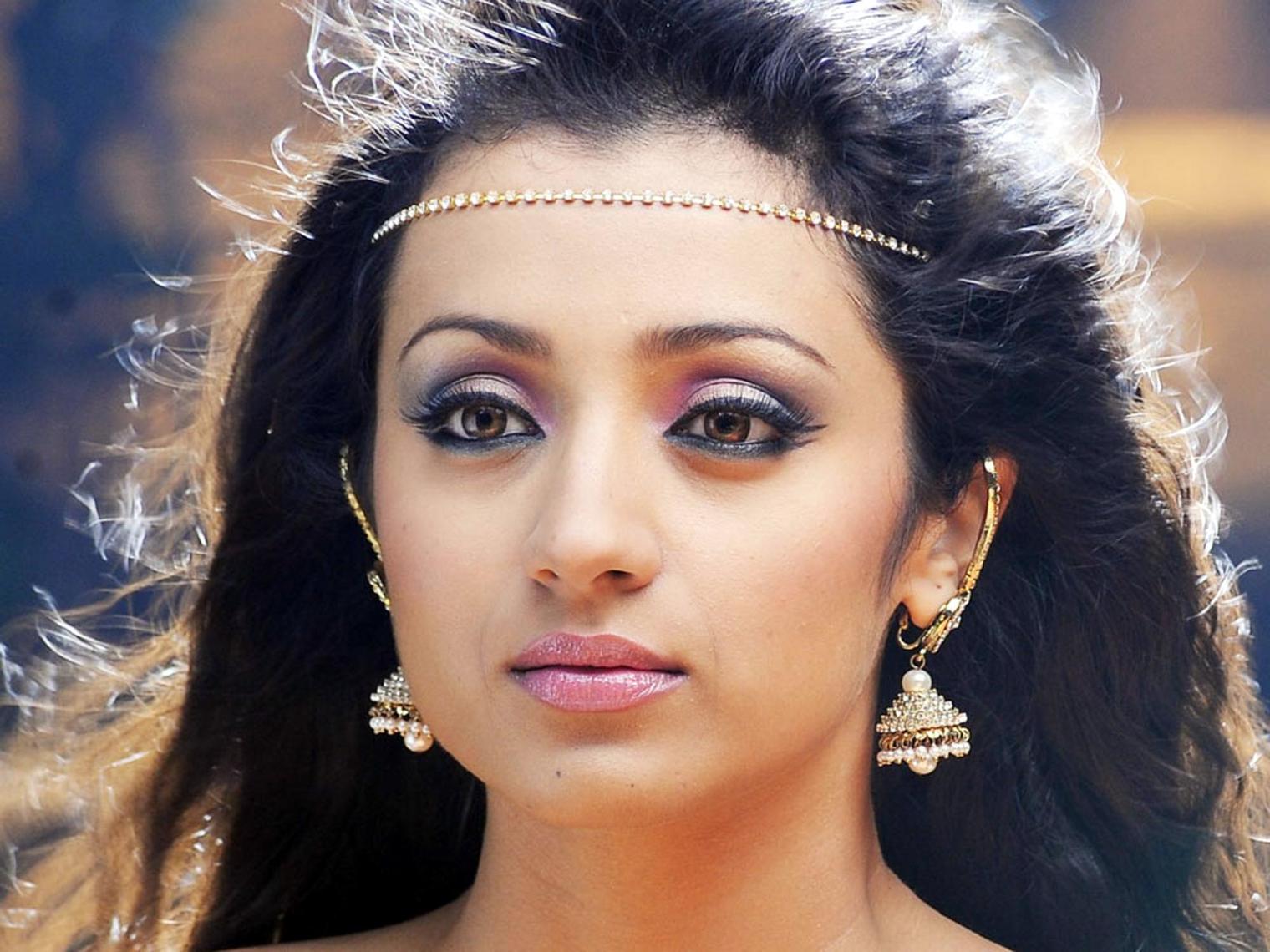Trisha Krishnan Close Up Face High Definition Wallpaper - Actor Trisha Images Download - HD Wallpaper 