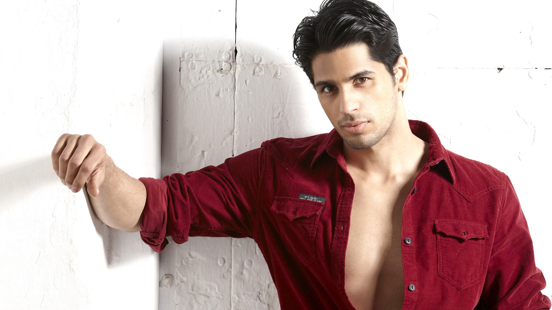 New Bollywood Smart Actor Sidharth Malhotra Hd Wallpapers - Actors Bollywood - HD Wallpaper 