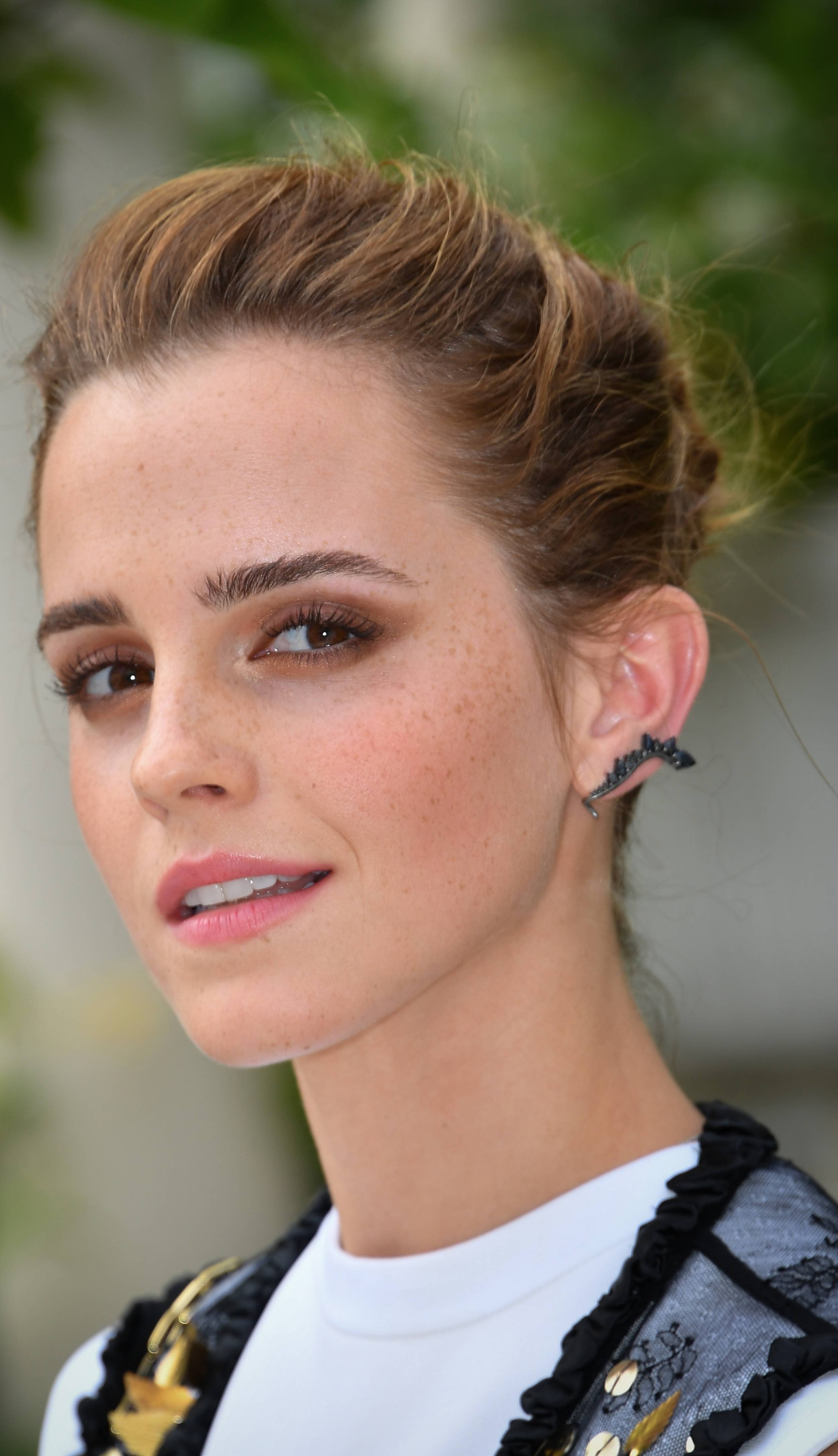 Emma Watson - Emma Watson France - HD Wallpaper 