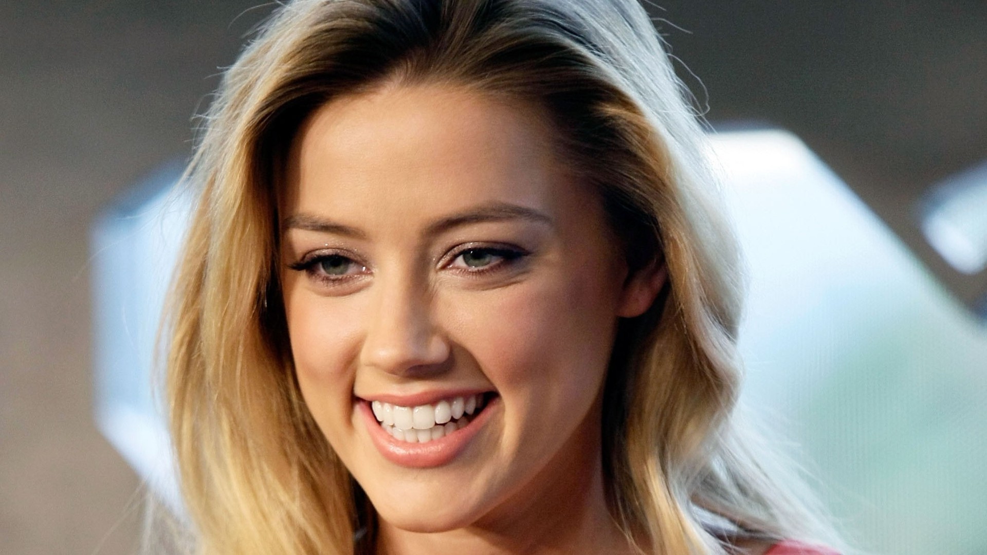 Famous American Hollywood Moive Actress Amber Heard - Famous Amber - HD Wallpaper 