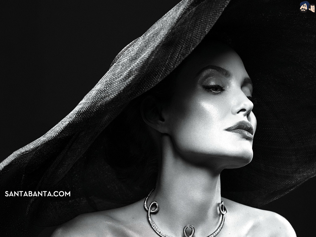 Angelina Jolie - Angelina Jolie Close Up Black And White - HD Wallpaper 