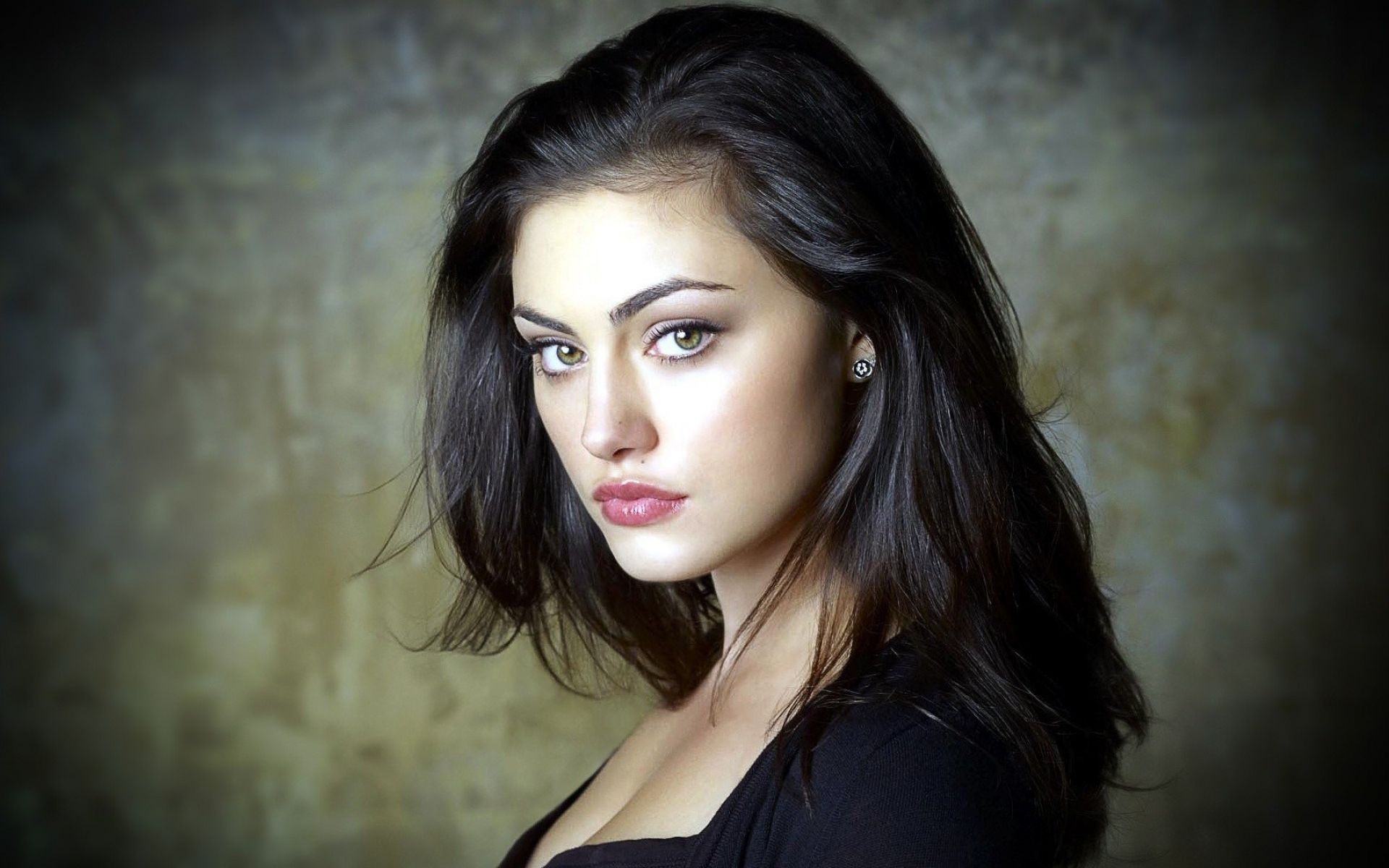 Phoebe Tonkin Wallpaper Hd - HD Wallpaper 